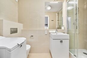 Modern Elegance Apartment by Renters