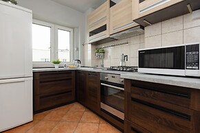 Czerniakowska Apartment by Renters