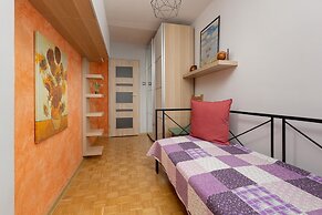 Czerniakowska Apartment by Renters