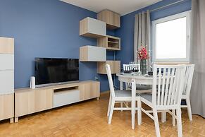 Czerniakowska Apartment by Renters