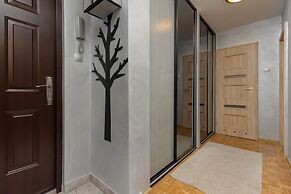 Czerniakowska Apartment by Renters