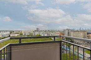 Czerniakowska Apartment by Renters