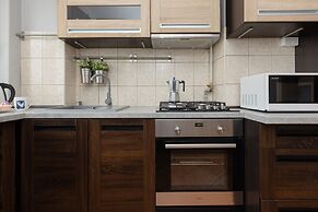Czerniakowska Apartment by Renters