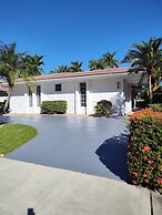 Miabella Of Hollywood 3 Bedroom Home by RedAwning