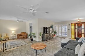 Miabella Of Hollywood 3 Bedroom Home by RedAwning