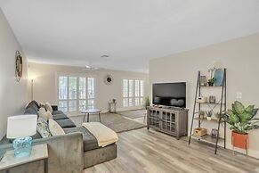 Miabella Of Hollywood 3 Bedroom Home by RedAwning