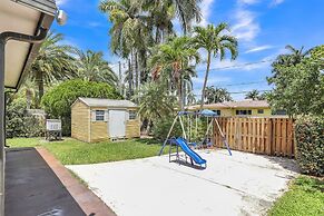 Miabella Of Hollywood 3 Bedroom Home by RedAwning