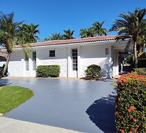 Miabella Of Hollywood 3 Bedroom Home by RedAwning