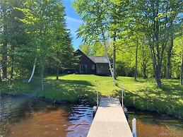 Lucky Charlie Lodge 3 Bedroom Home by Redawning