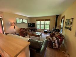 Lucky Charlie Lodge 3 Bedroom Home by Redawning
