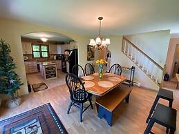 Lucky Charlie Lodge 3 Bedroom Home by Redawning