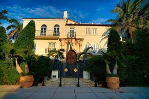 One of a Kind - Ocean View Luxury Condo