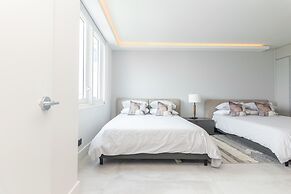 One of a Kind - Ocean View Luxury Condo