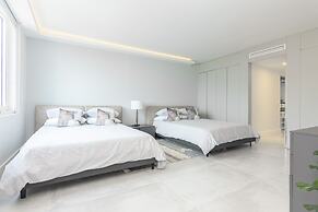 One of a Kind - Ocean View Luxury Condo