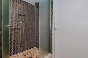 One of a Kind - Ocean View Luxury Condo