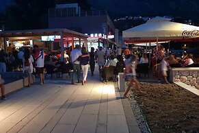 Apartments Sea Star - One Bedroom Apartment With Balcony