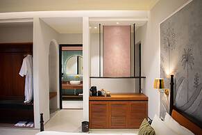 Casa Blanca LakeCity