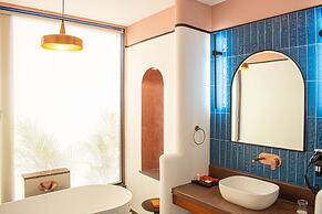 Casa Blanca LakeCity