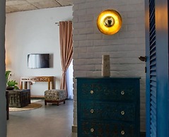 Casa Blanca LakeCity