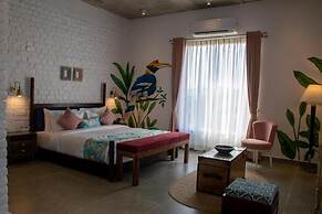 Casa Blanca LakeCity