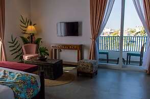 Casa Blanca LakeCity