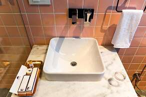 Casa Blanca LakeCity