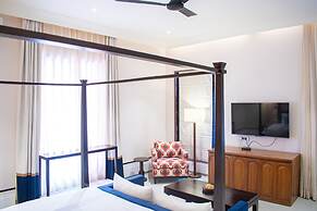 Casa Blanca LakeCity