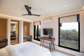 Casa Blanca LakeCity