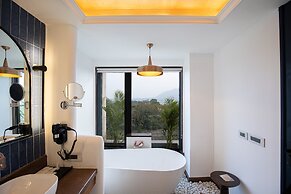 Casa Blanca LakeCity