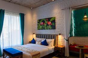 Casa Blanca LakeCity