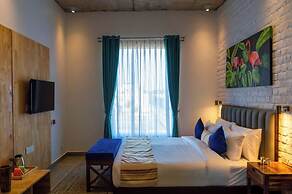 Casa Blanca LakeCity