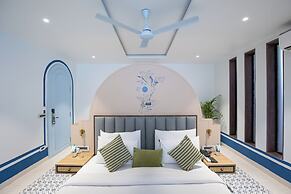 Casa Blanca LakeCity