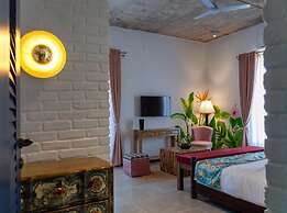 Casa Blanca LakeCity