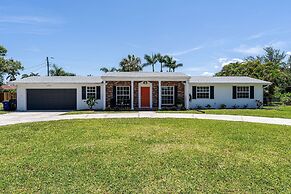 5027 Fairfield Dr - Paradise Palms 3 Bedroom Home by RedAwning