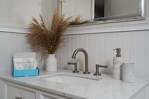 5027 Fairfield Dr - Paradise Palms 3 Bedroom Home by RedAwning