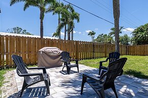 5027 Fairfield Dr - Paradise Palms 3 Bedroom Home by RedAwning