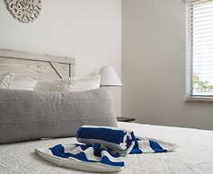 227 Mango St - La La Vista 3 Bedroom Home by RedAwning