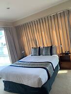 Waterfront Seaview Apt Hotel