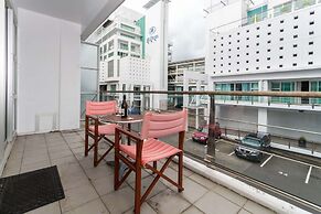 Waterfront Seaview Apt Hotel