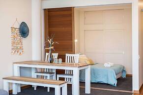 Waterfront Seaview Apt Hotel