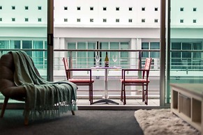 Waterfront Seaview Apt Hotel