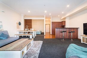 Waterfront Seaview Apt Hotel