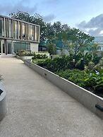 The Lennox Apartments-Airport