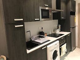 The Lennox Apartments-Airport