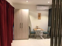 The Lennox Apartments-Airport