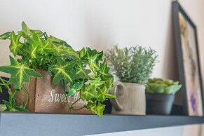 Lucentia Residence BBCC By Bedstay