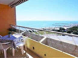 Belvilla by OYO Snug Apartment With Garden