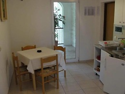 Apartments Boguvila - Two-bedroom Economy Apartment With Terrace -
