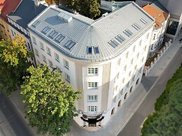 The Crown Krakow Center - Handwritten Collection ACCOR