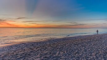 North Beach Paradise 3 Bedroom Townhouse by RedAwning